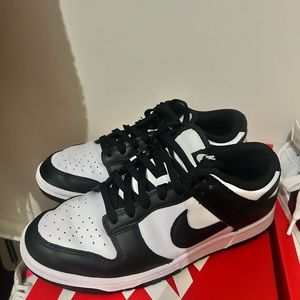 Nike dunk panda low - womens us8